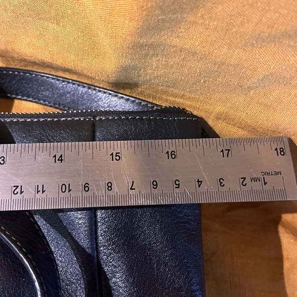 Fossil black leather zipper tote - Picture 3 of 11